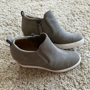 Susina Wedge Booties size 6.5